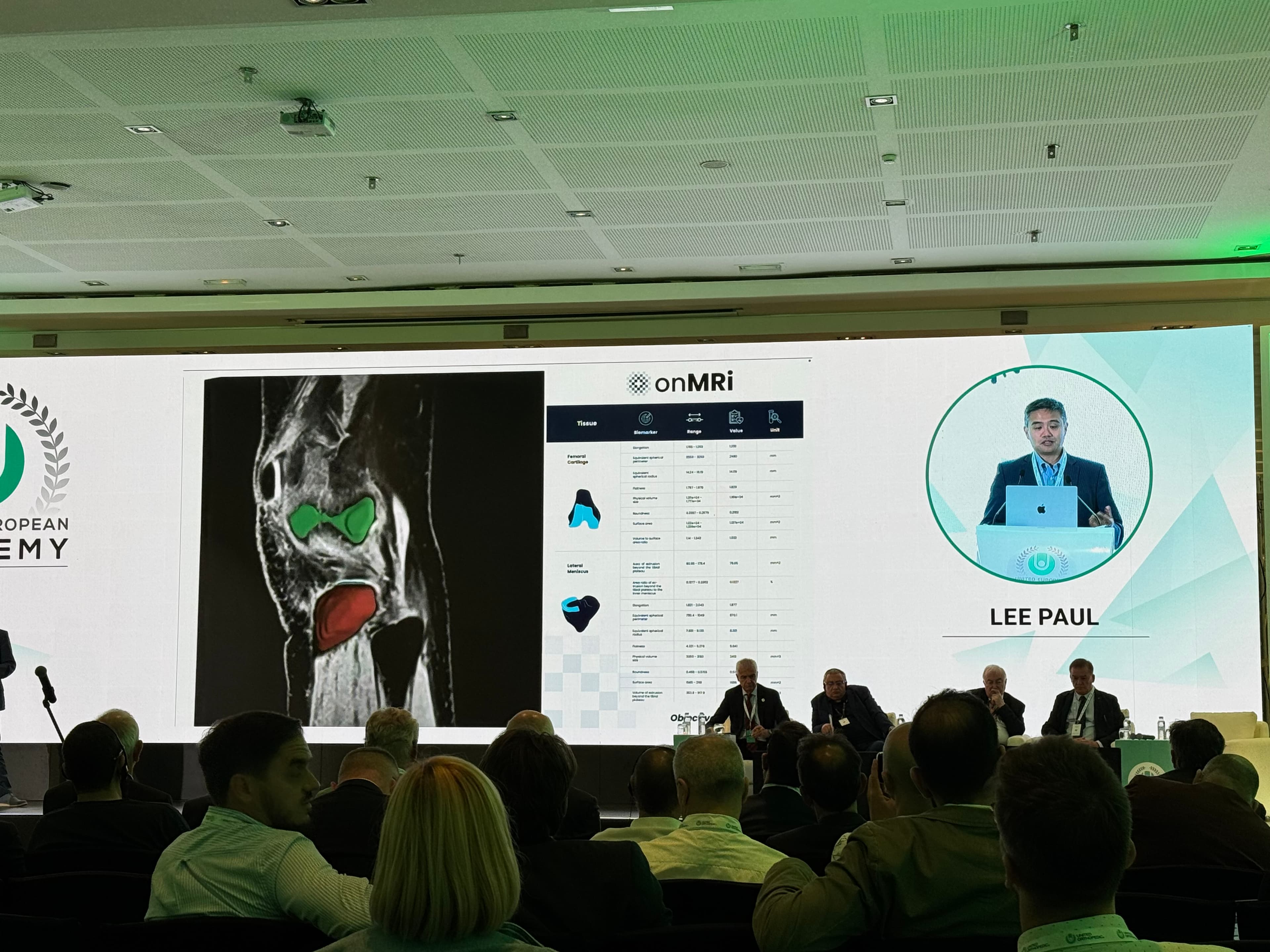 Professor Lee presenting onMRI research at a European medical conference
